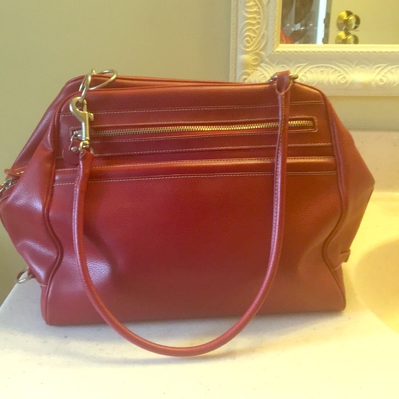 Jones New York Handbags - 🎒 Jones New York Shoulder Bag 🎒